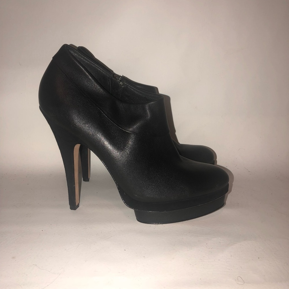 Ann Taylor black Heeled bootie 8 1/2